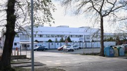 Взети са проби от шахтите на завода в Карнобат, все още не допускат служителите вътре