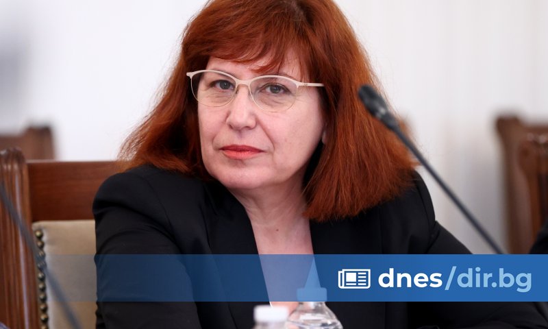 Тя е на изслушване във временната парламентарна комисия за проверка