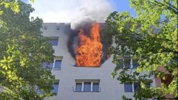 Мъж, жена и дете загинаха при пожара, избухнал в апартамент в София (видео)