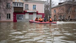  "Путин, помогни ни!": Русия и Казахстан евакуират над 100 000 души заради потопа
