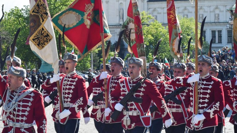 Празнуваме Гергьовден без военен парад, над 200 000 българи са именици днес