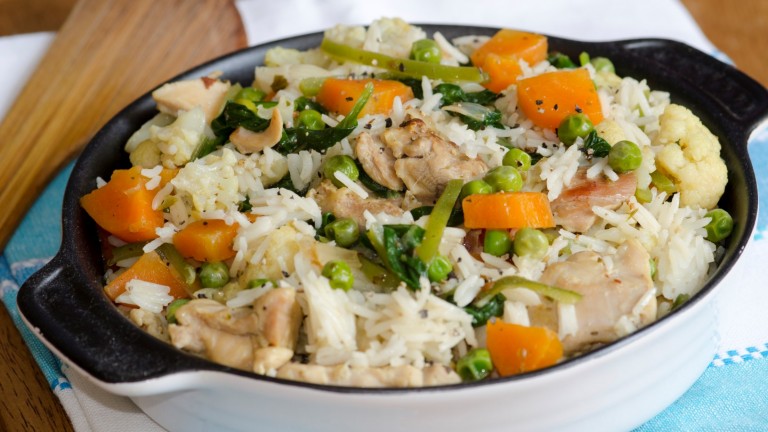 Бързо пиле с ориз, зеленчуци и къри
