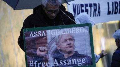 Австралийският премиер Антъни Албанезе през февруари каза че подкрепя призива