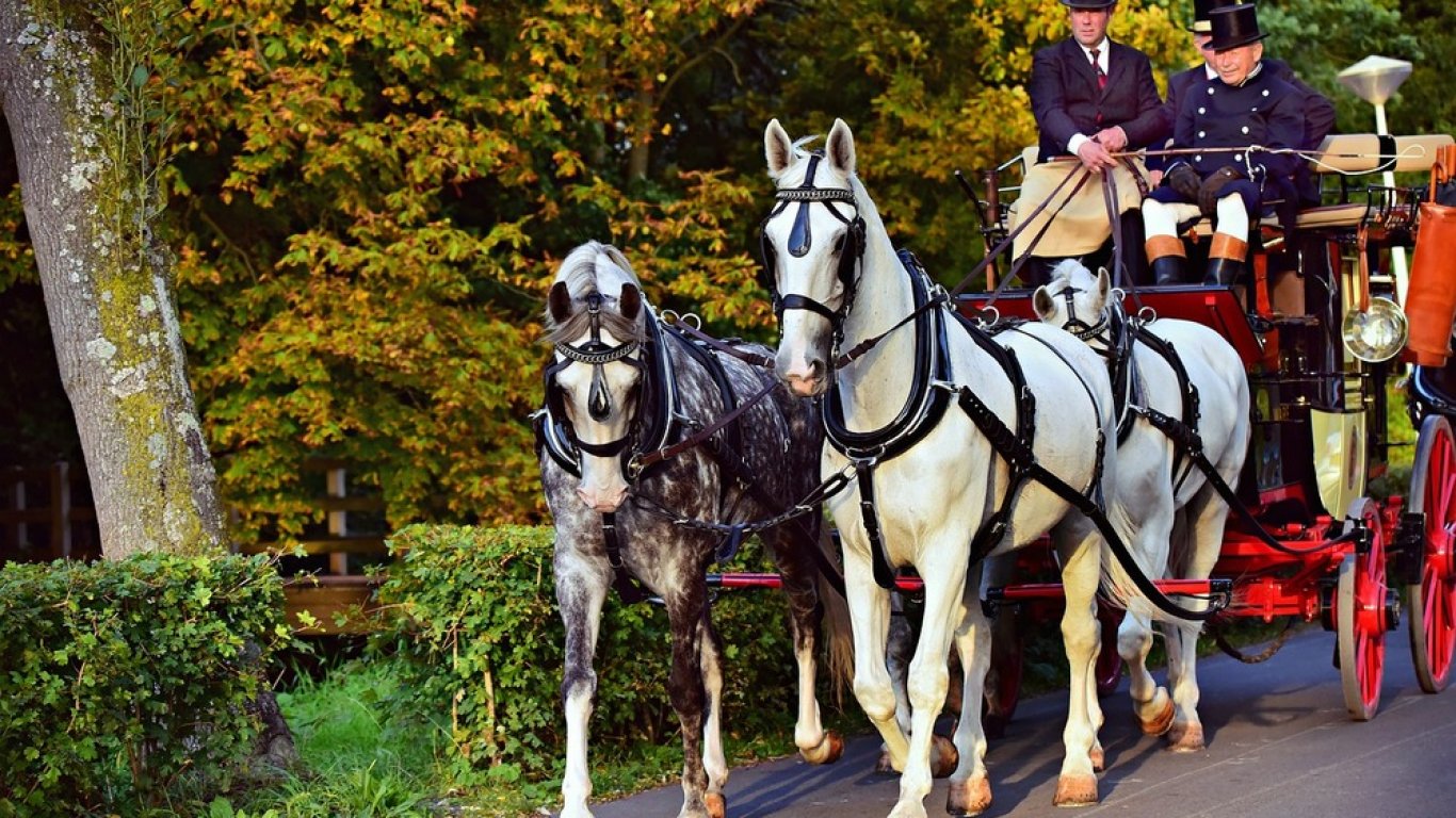 Подслоните за лондонските кочияши вече са част от английското културно наследство