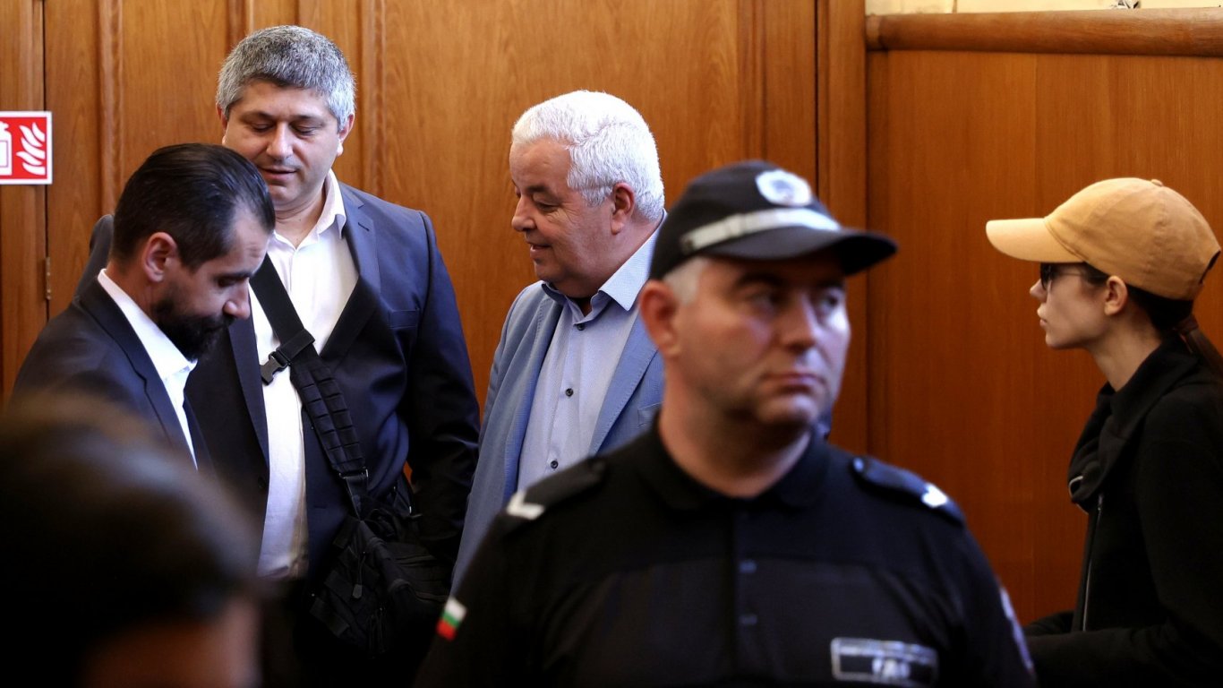 Отложиха мерките за неотклонение на Петя Банкова и Стефан Димитров заради болен адвокат