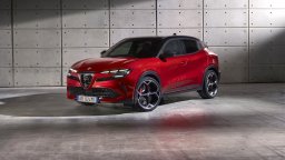 Новото Alfa Romeo Milano дебютира в електрическа и хибридна версия