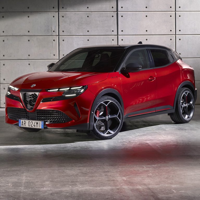 Новото Alfa Romeo Milano дебютира в електрическа и хибридна версия