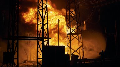 "Всичко е унищожено": Масирана руска атака разруши електроцентралата на Киев (видео)