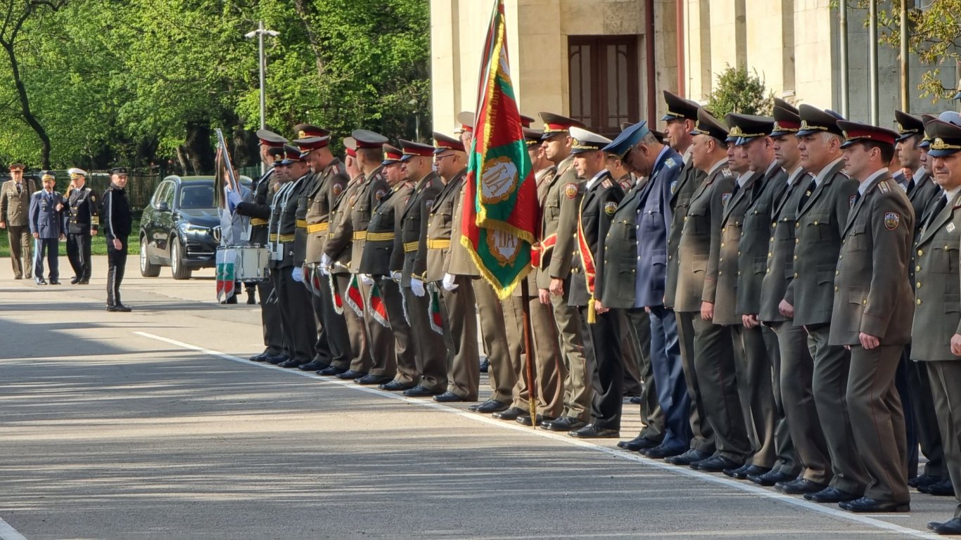 Ръководството на армията отбеляза патронния празник на Военната академия