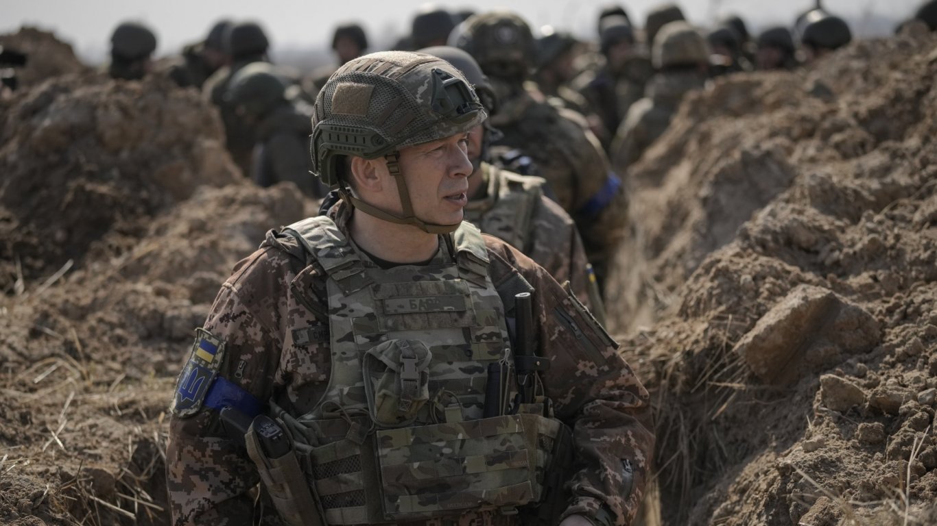 Украинският главнокомандващ: На източния фронт става все по-тежко 
