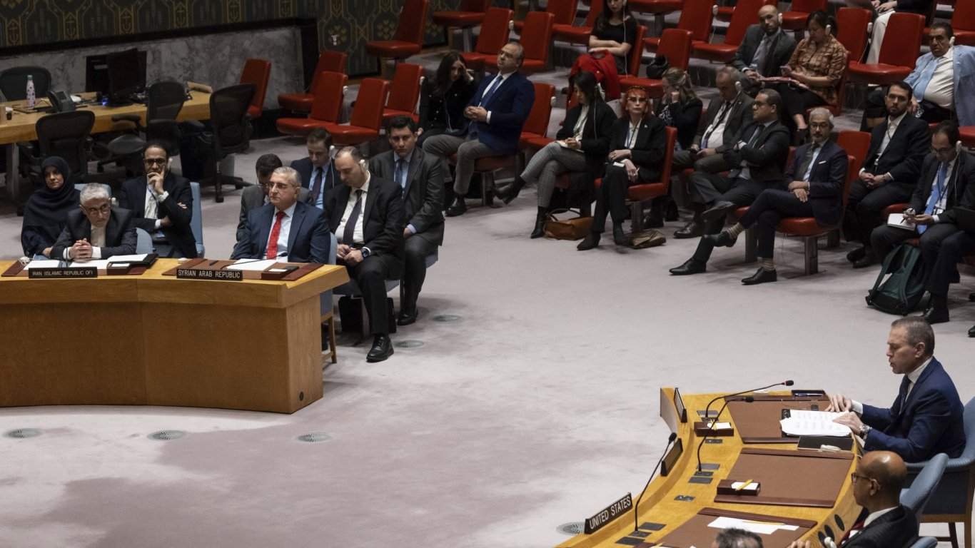 Иран и Израел с взаимни обвинения пред ООН, Гутериш: Близкият изток е на ръба