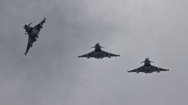 Шест изтребителя Юрофайтър Тайфун Eurofighter Typhoon на Британските кралски военновъздушни