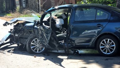 Снимка БТА Челно са се ударили два леки автомобила Тойота