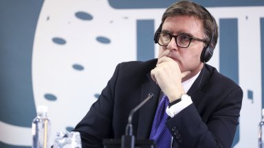 На въпрос дали го притеснява възможността политическата нестабилност в България