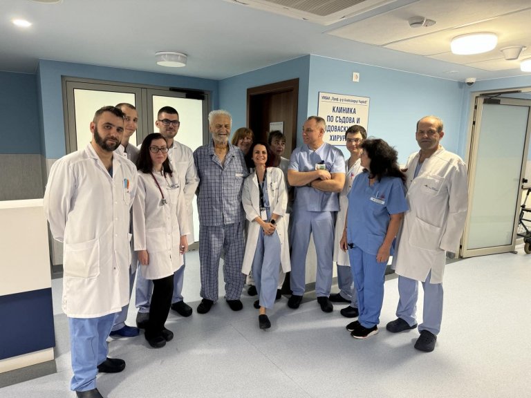 Хирурзи от "Света Екатерина" в София спасиха 75-годишен мъж с голяма аневризма на аортата
