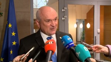 Призовавам го и той да си изпълни задълженията по Конституция