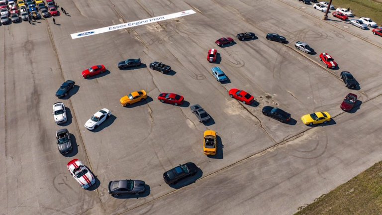 Ford празнува 60-годишнината на емблематичния Mustang