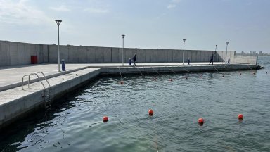 Снимкая Фейсбук профила на Димитър Николов В зоните за швартоване