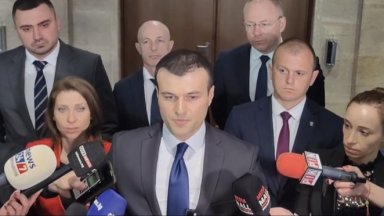 Представители и на двете парламентарни групи заподозряха опити докладът да