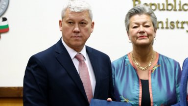 Йохансон и Предою са на посещение в България по покана на служебния