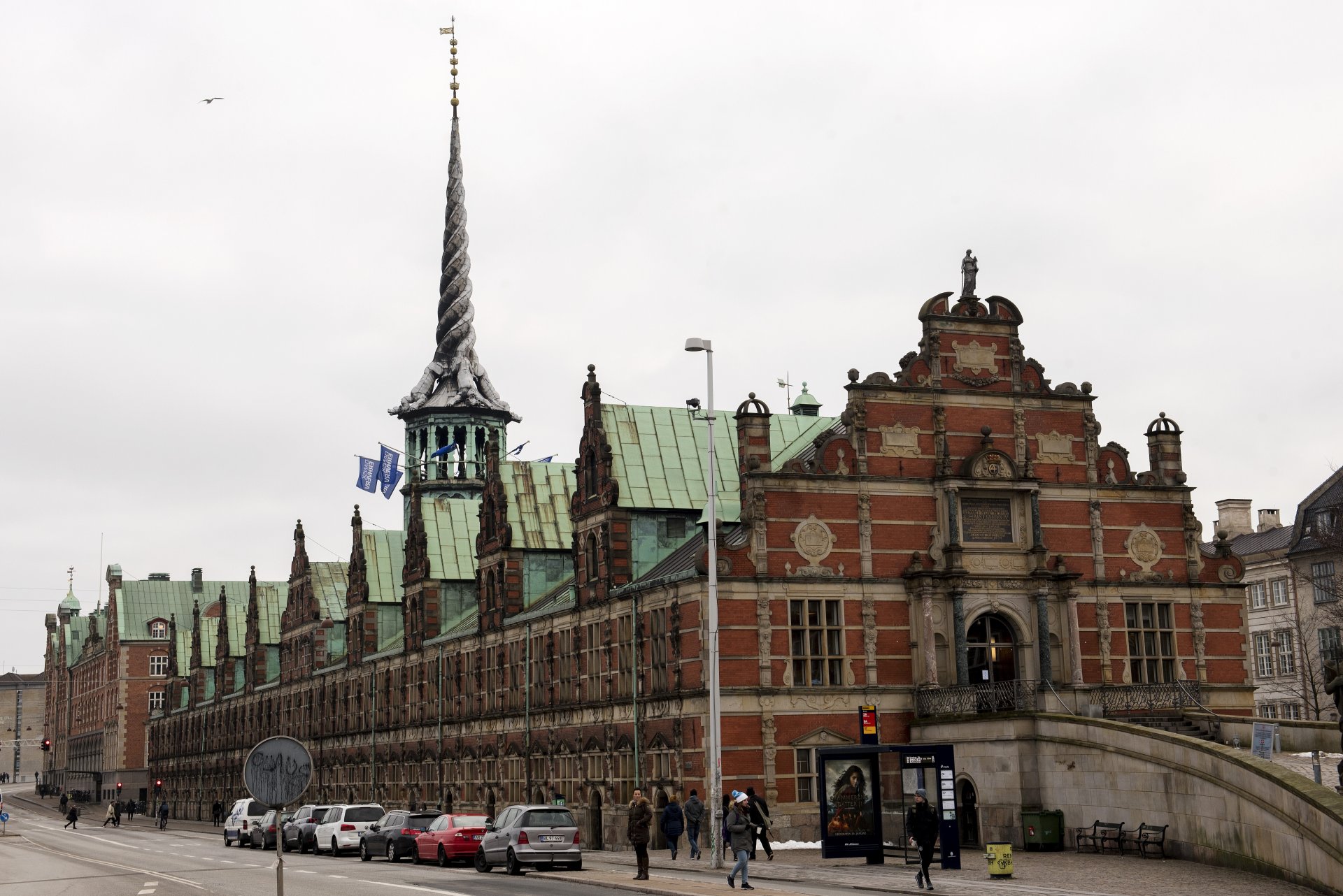 Сградата е строена през 17-и век, а допреди50 години там се е помещавала датската фондова борса 