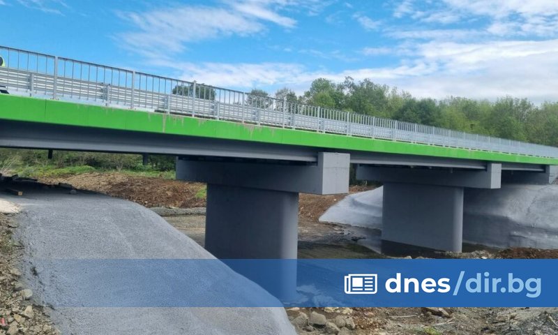 Снимка: Отвориха за движение новия мост на пътя Царево-Ахтопол