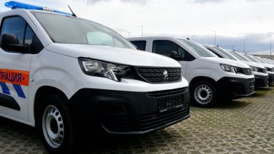 Всички коли вече са доставени и започва тяхното оборудване От