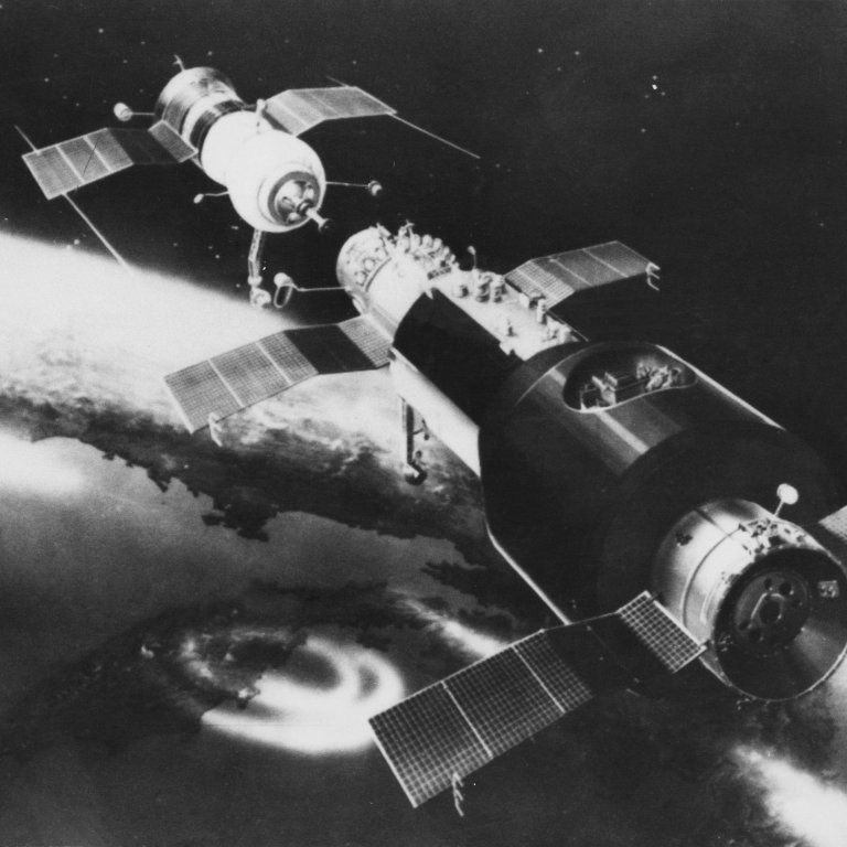 Трагедия, но и поука: Преди 53 г. СССР извежда в орбита първата космическа станция в света