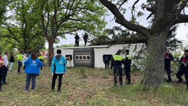 Единият от българските граждани който е прегледан е с леки