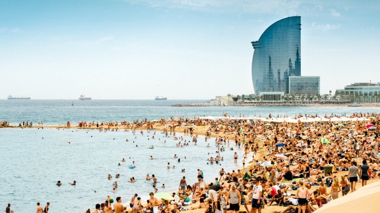 Барселона увеличава туристическия данък през октомври - иска качествени, а не повече туристи