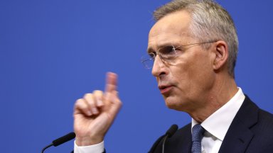 Украинците от четири месеца са превъзхождани по оръжие каза Йенс