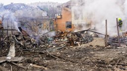7 ранени след атака с дронове над Одеса, Зеленски обсъди с Байдън доставка на американски ракети
