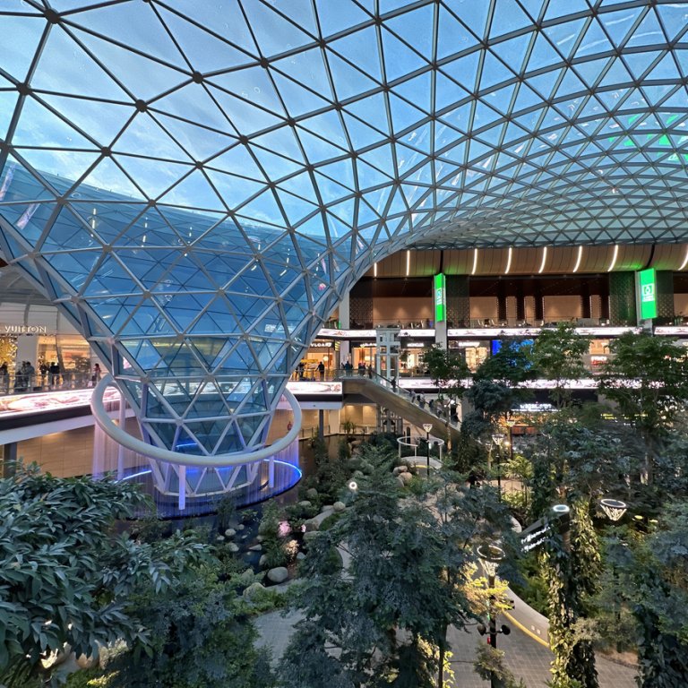 Това летище току-що отне короната на Сингапур като най-доброто в света