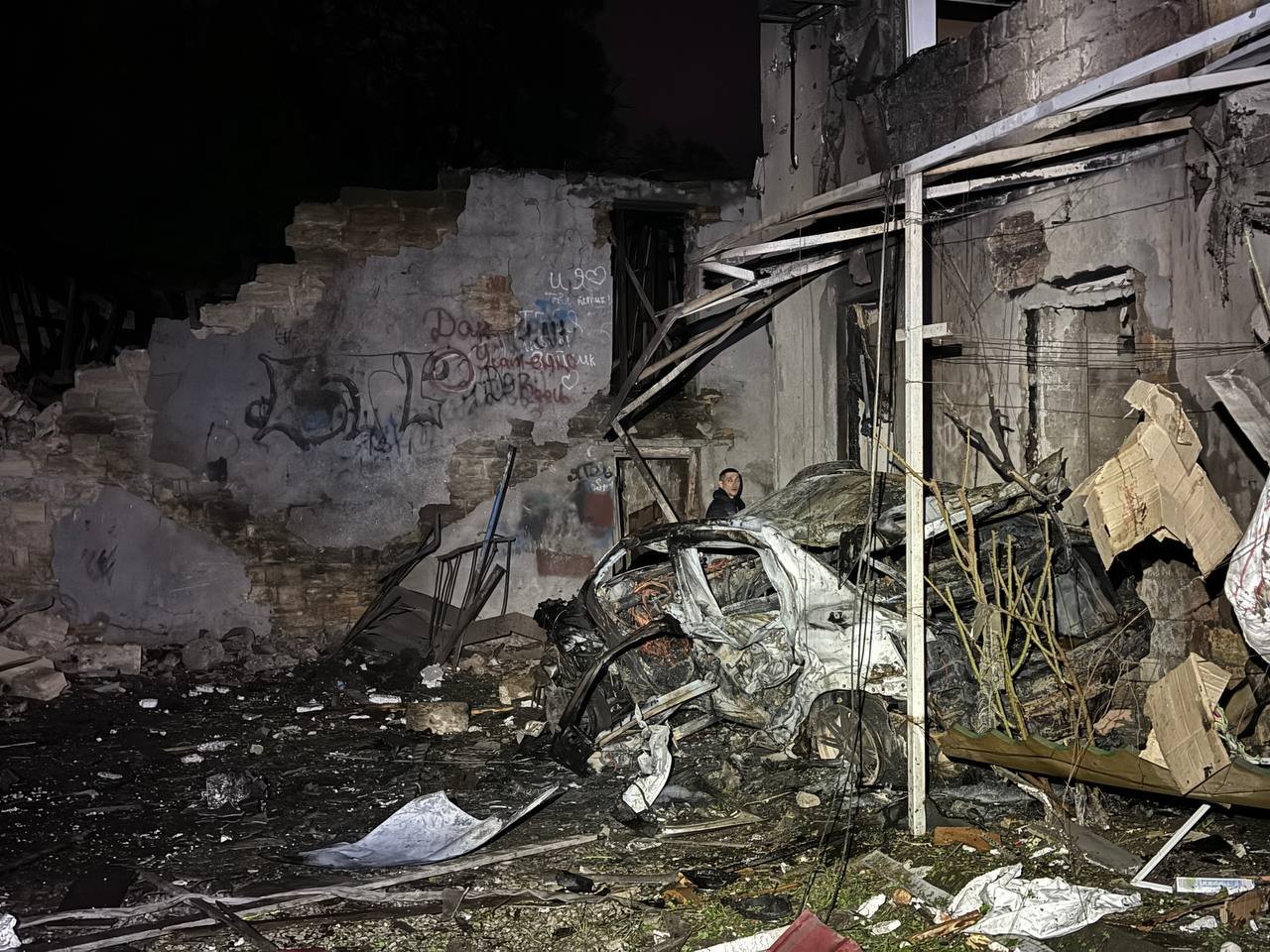  Разрушения след нощната атака атака с дронове в Одеса в ранните часове на 23 април 2024 г.