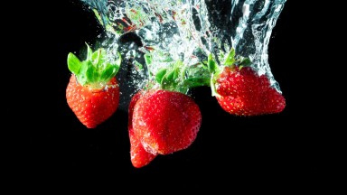 Новак в кухнета: Най-добрият начин да измиете ягодите