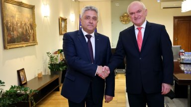 В сградата на Министерството на външните работи Главчев проведе и