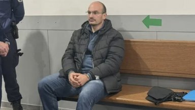 Стоянов бе задържан вчера след като служител на НАП подал