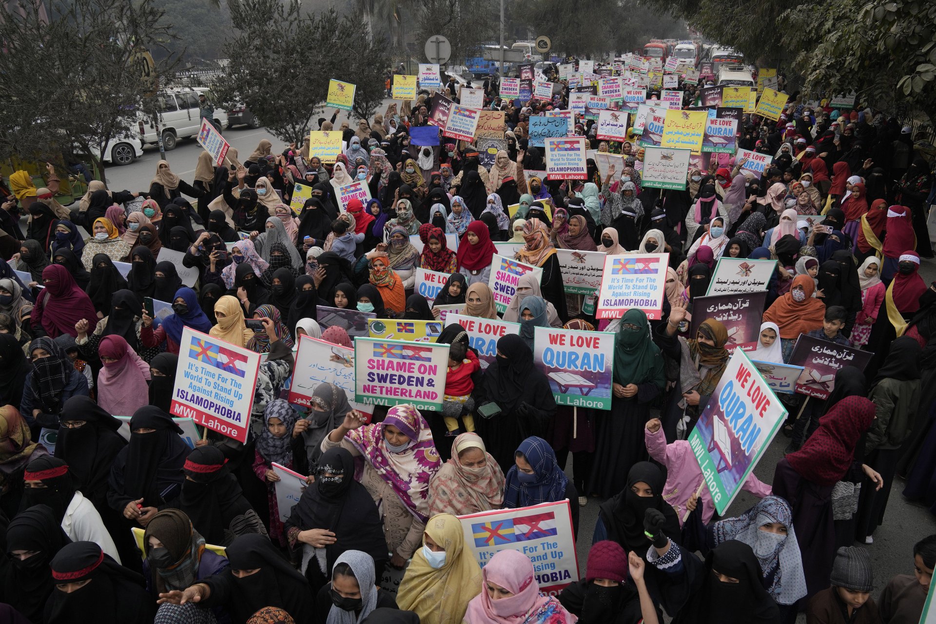 Протест на пакистанската Мюсюлманска женска лига срещу изгарянето на Корана в Швеция и Нидерландия, 29 януари 2023 г. 