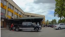 С 3,31 промила: Рокер удари джип и рани човек на паркинг в Пловдив, пуснаха го на свобода