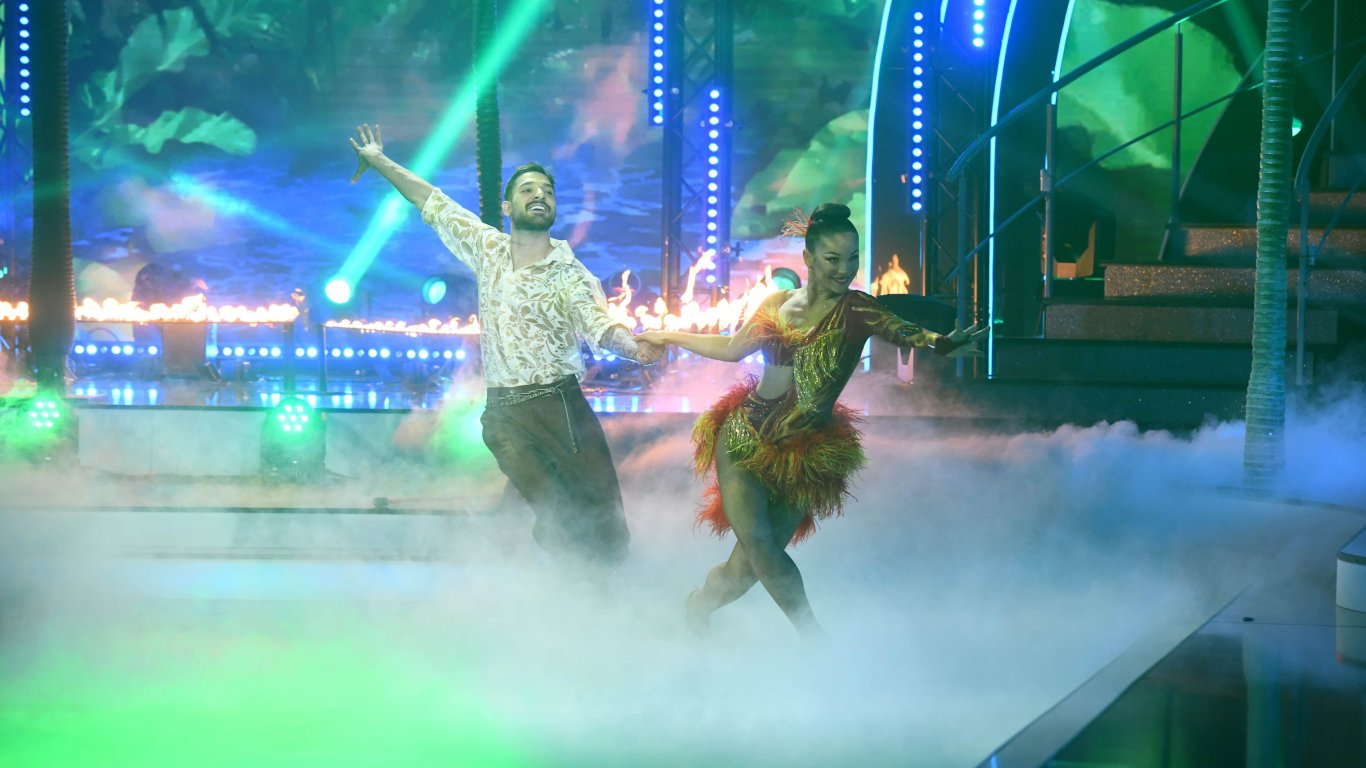 Емрах Стораро и Веси отпаднаха от "Dancing Stars" след драматичен дуел
