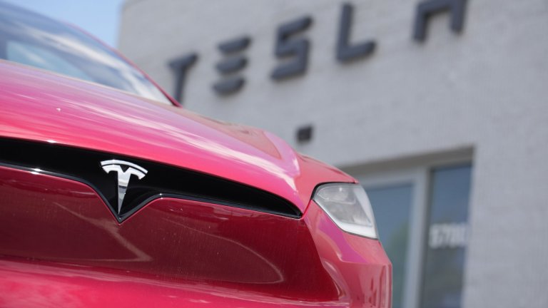 Илон Мъск се съгласи да пусне автопилота Tesla FSD в Китай