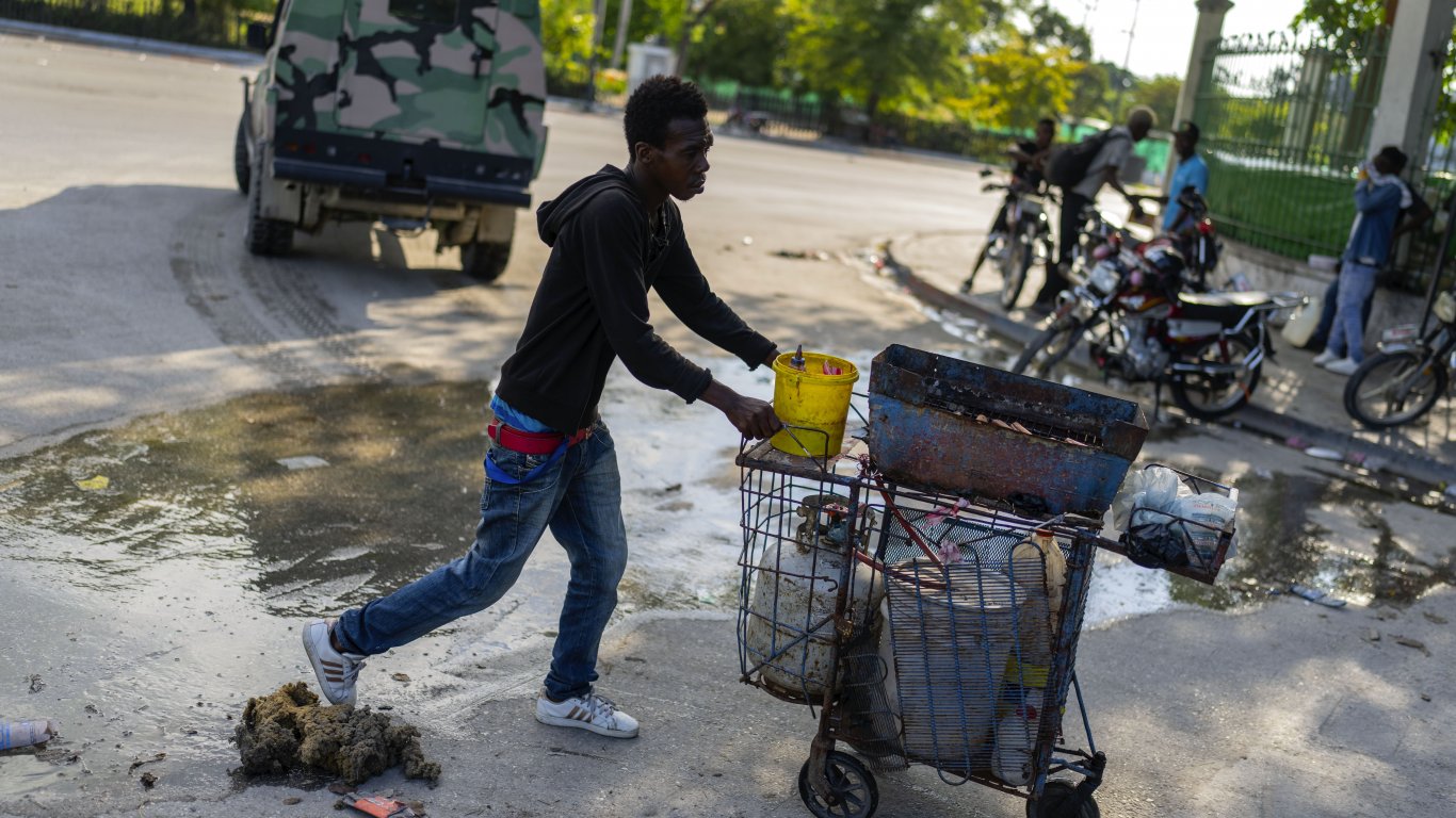 Ситуацията в Хаити е "катастрофална“ и се влошава (снимки)