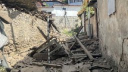Рухна къща в Старинен Пловдив, помислили, че е земетресение 