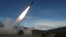 Северна Корея отправи критики срещу САЩ за доставката на ракети с голям обсег на Украйна