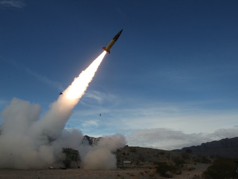 Американски служител: САЩ тайно са доставили ракети с голям обсег АТАКМС на Украйна