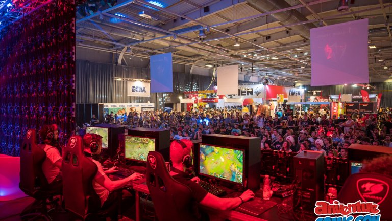 Кевин Дж. Андерсън и художникът oт Ди Си Комикс Кристиан Дусе идват на Aniventure Comic Con