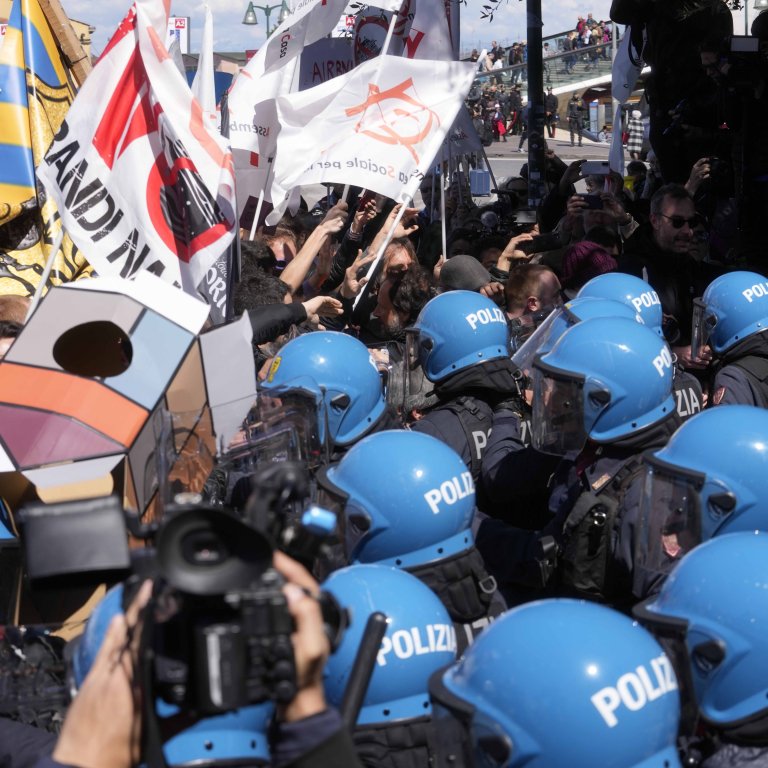 Сблъсъци между протестиращи и полиция във Венеция заради туристическата такса