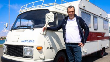 Снимка БТА Къщата на колела има баня тоалетна хладилник два