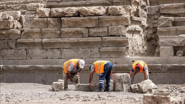 Археолози в средиземноморска Турция разкриват древен стадион с места за 10 000 зрители