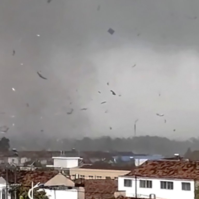 Мощно торнадо удари южния китайски мегаполис Гуанчжоу (видео)